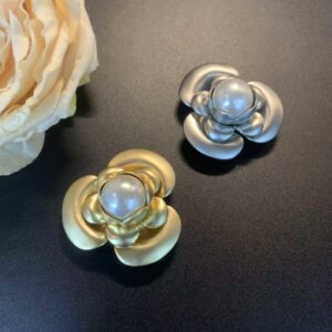 Pin Brooch rose with pearl