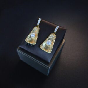 Earring golden brush finish